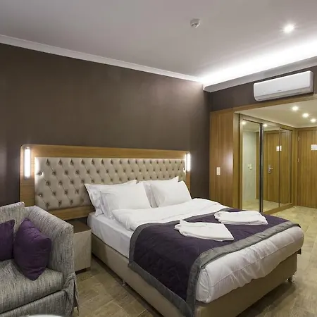 Michell Hotel (Adults Only)-3